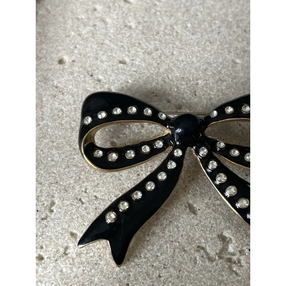 Vintage Black Enamel Rhinestone‎ Bow Brooch Gold Tone Crystal Ribbon Pin Runway